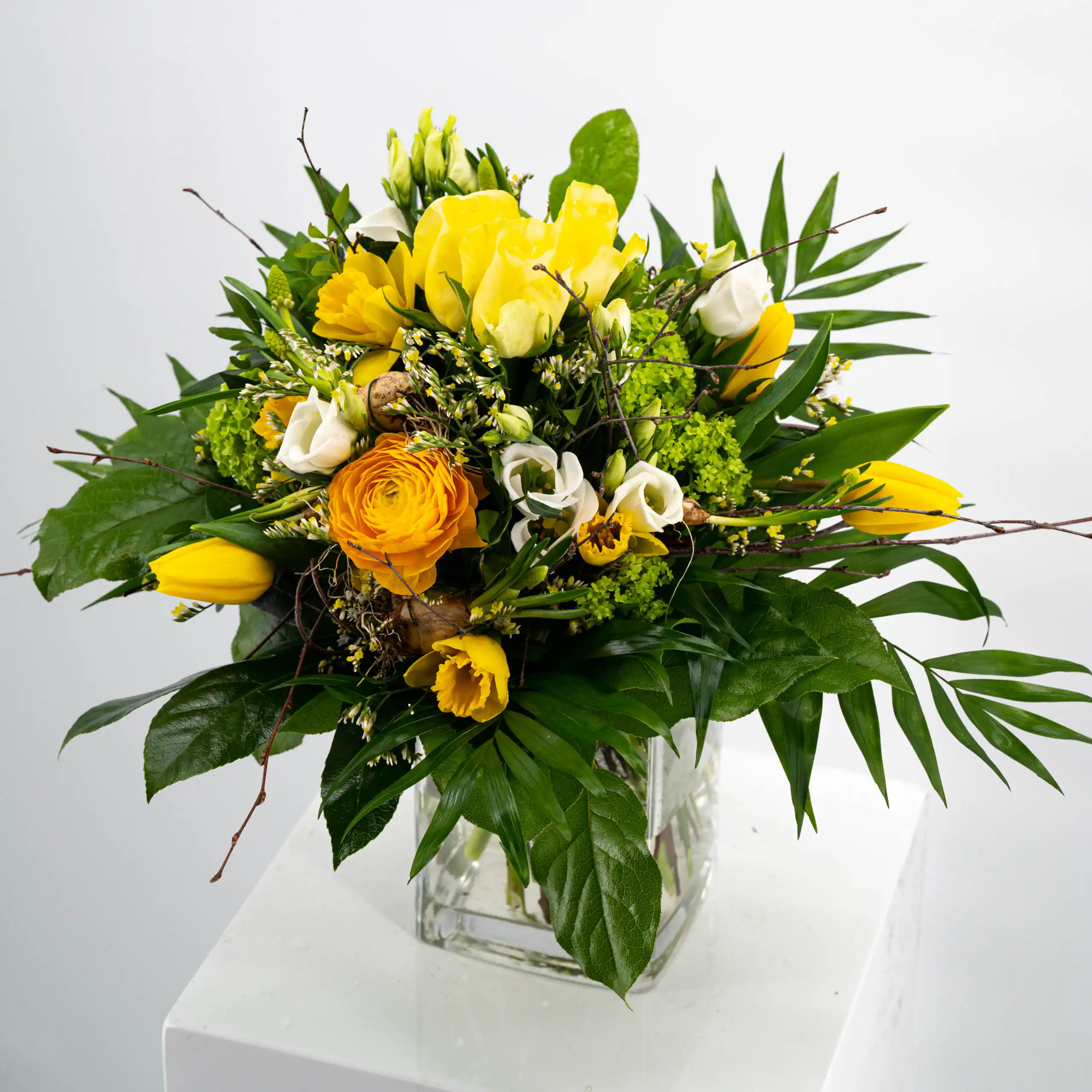 Osterstrauß „Frohe Ostergrüße“ – Modern & Floral 1 Osterstrauß „Frohe Ostergrüße“ – Modern & Floral