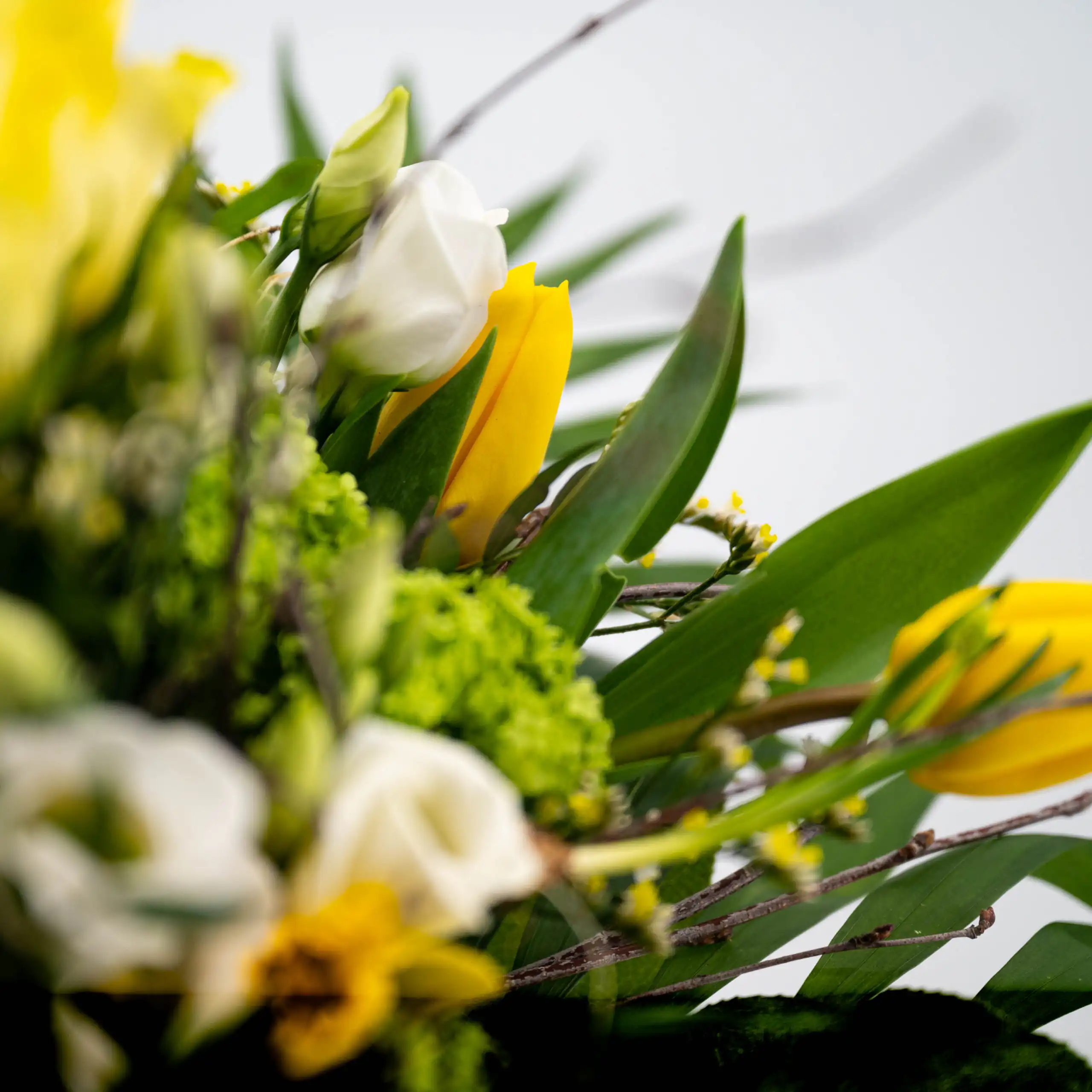 Osterstrauß „Frohe Ostergrüße“ – Modern & Floral 3 Osterstrauß „Frohe Ostergrüße“ – Modern & Floral – Bild 3