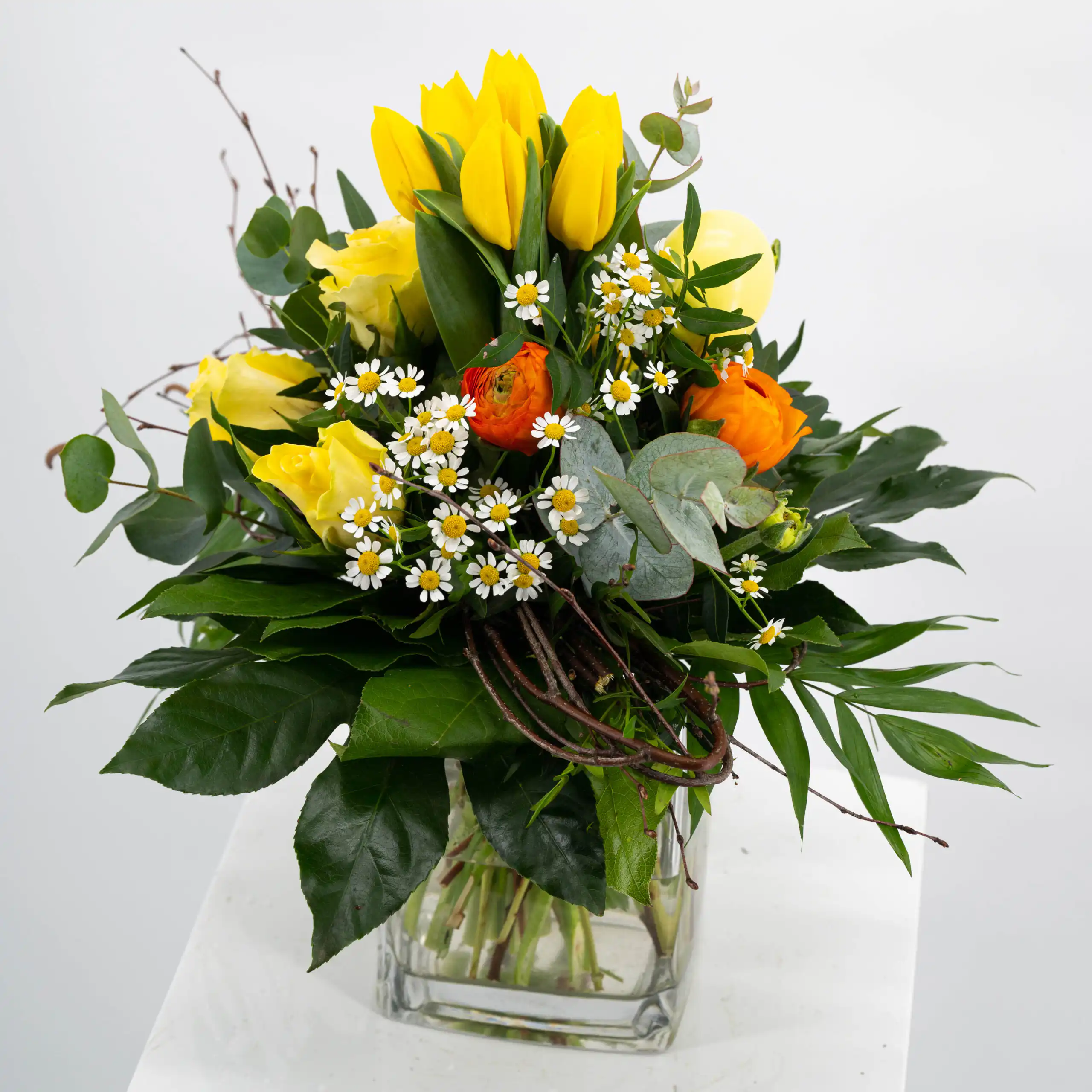 Design-Strauß „Frühlingsflirt“ – Moderne Floristik 1 Design-Strauß „Frühlingsflirt“ – Moderne Floristik