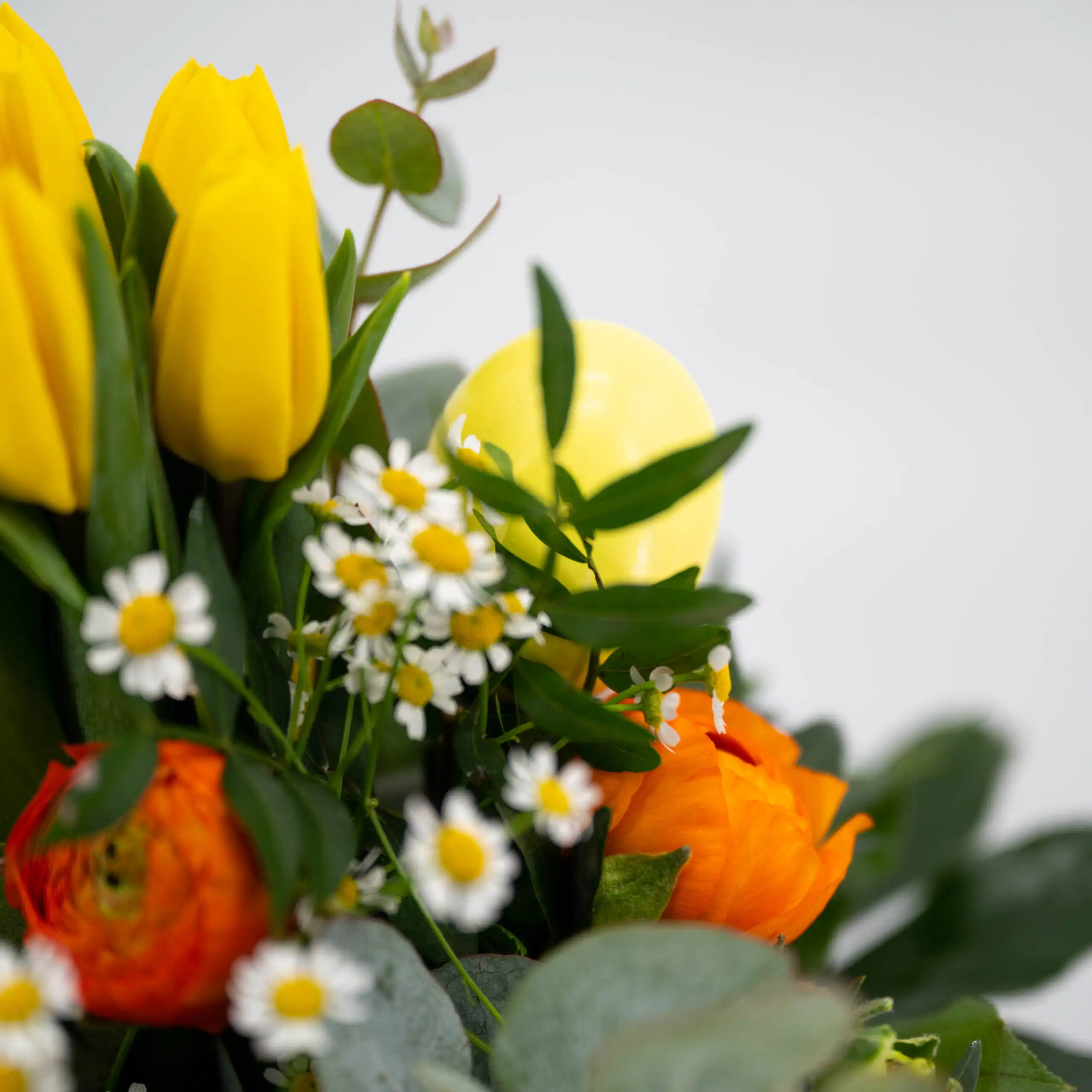 Design-Strauß „Frühlingsflirt“ – Moderne Floristik 3 Design-Strauß „Frühlingsflirt“ – Moderne Floristik – Bild 3