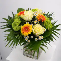 Blumenstrauß „Osterknuffel“ – Rund & Farbenfroh