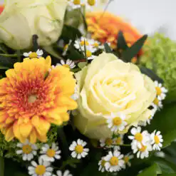 Alternative view of Blumenstrauß „Osterknuffel“ – Rund & Farbenfroh