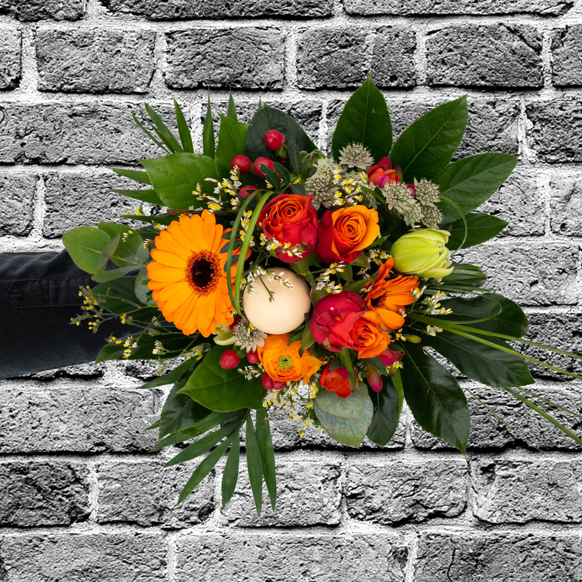 Floristenstrauß „Ostertraum“ – Kompakt & Farbenfroh 4 Floristenstrauß „Ostertraum“ – Kompakt & Farbenfroh – Bild 4