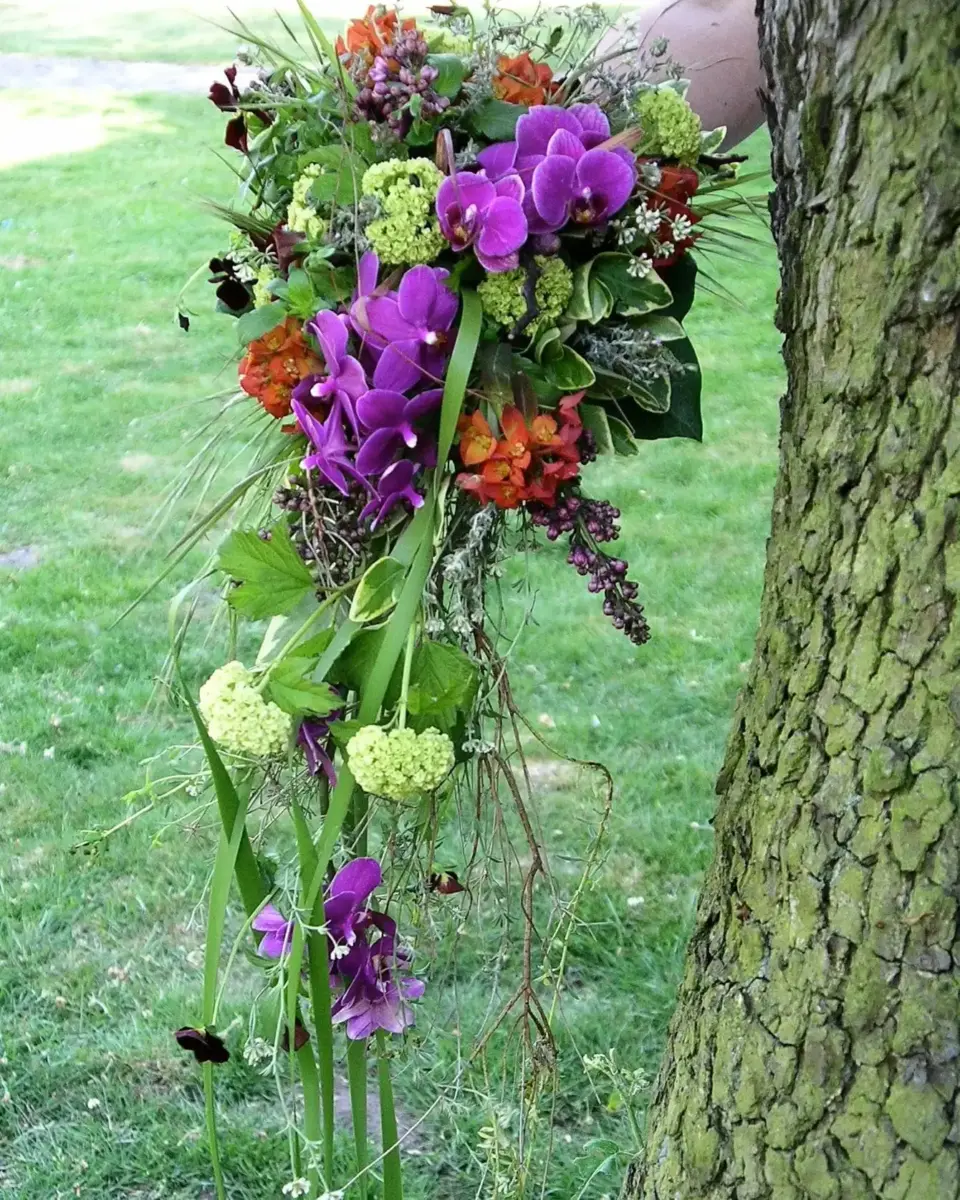 Hochzeitsfloristik: florale Details, die Zeremonie und Feier miteinander verbinden.