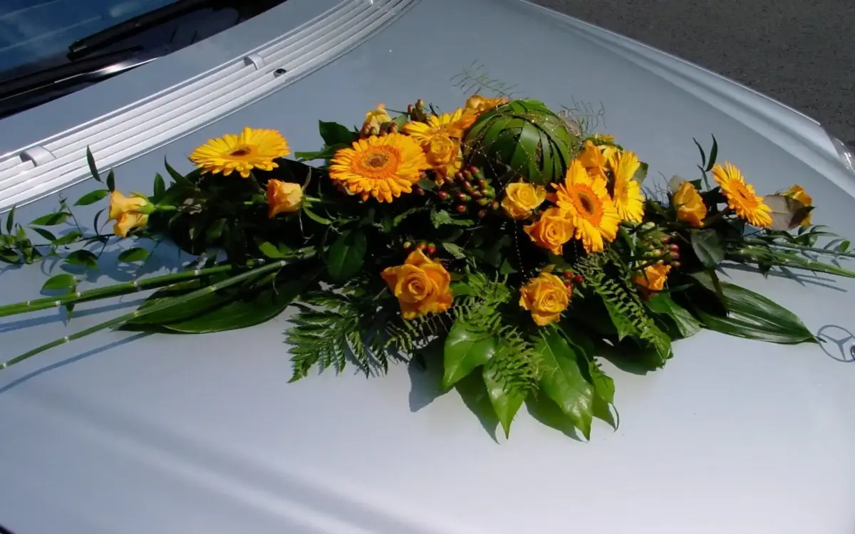 Hochzeitsfloristik: florale Details, die Zeremonie und Feier miteinander verbinden.