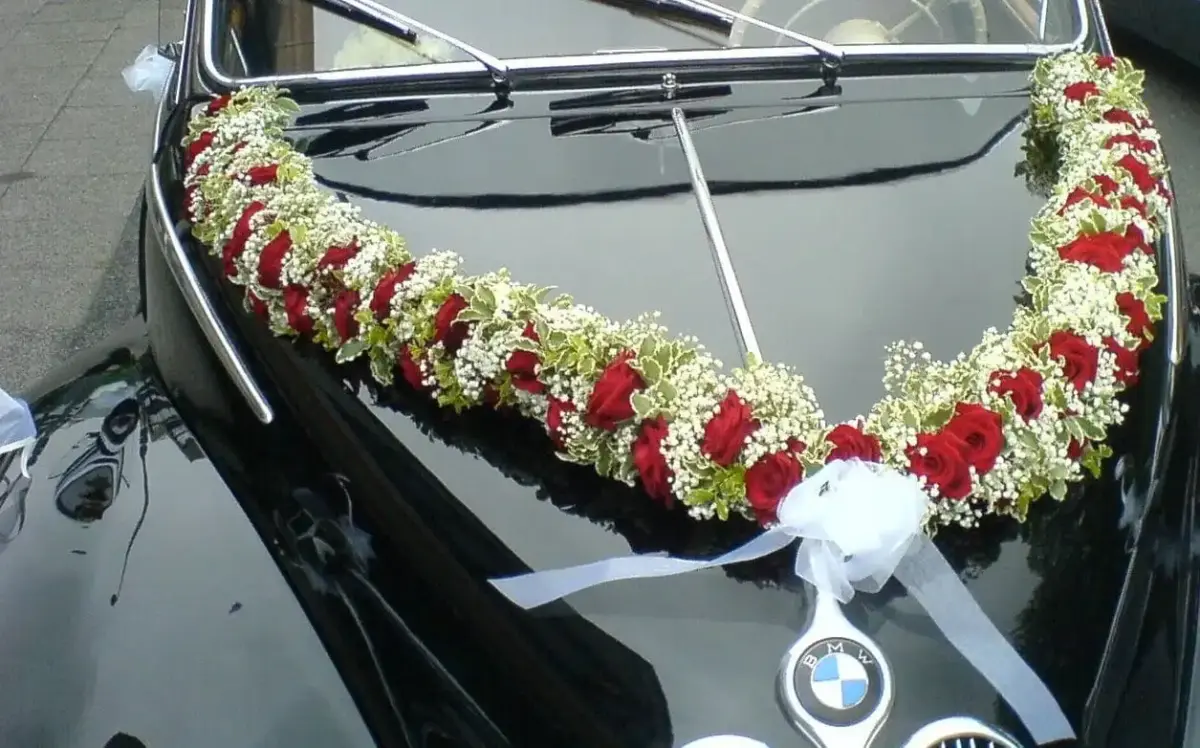 Hochzeitsfloristik: blumenschmuck, der auf Fotos wirkt und vor Ort Atmosphäre schafft.